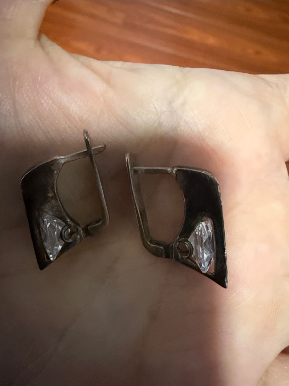 Elegant Crystal Drop Earrings in Silver Tone - Picture 2 of 3